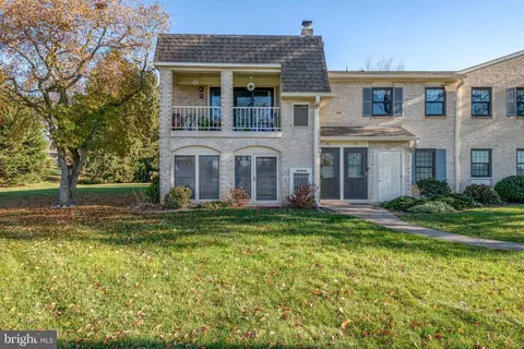 216 Valleybrook Dr, Lancaster, PA 17601