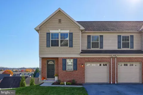 425 Hillside Dr, Mountville, PA 17554