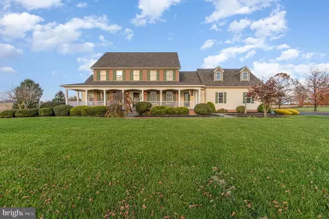 445 W Newport Rd, Lititz, PA 17543 photo 2