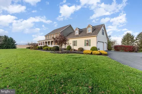 445 W Newport Rd, Lititz, PA 17543 photo 4