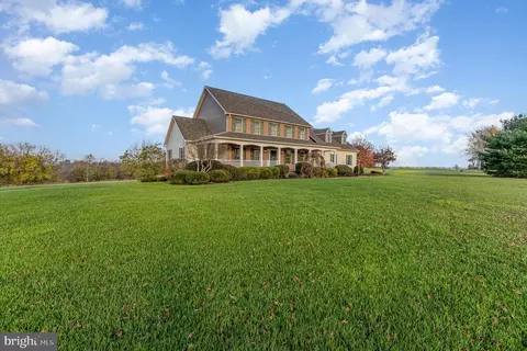 445 W Newport Rd, Lititz, PA 17543 photo 3