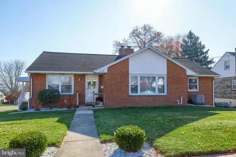 198 Hillcrest Rd, New Holland, PA 17557