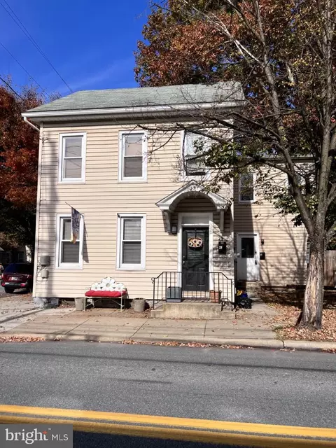 27 W Orange St, Lititz, PA 17543 photo 3