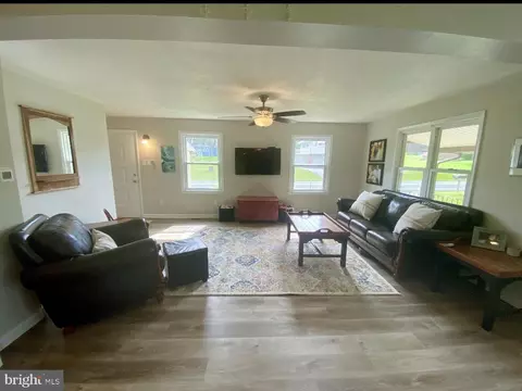 924 Pine Hill Rd, Lititz, PA 17543 photo 3