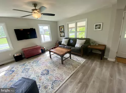 924 Pine Hill Rd, Lititz, PA 17543 photo 2