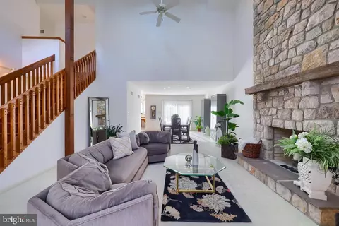 4 Countryside Ln, Lititz, PA 17543 photo 3