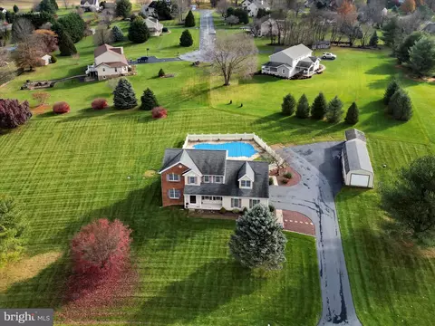 5778 Glen Oaks Dr, Narvon, PA 17555