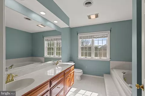 Bath - 2755 Pendleton Dr, Lititz, PA 17543 photo 1 of 1