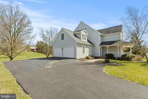 Exterior - 2755 Pendleton Dr, Lititz, PA 17543 photo 5 of 6