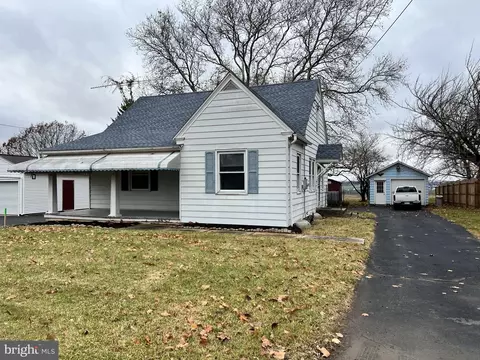1657 Main St, East Earl, PA 17519