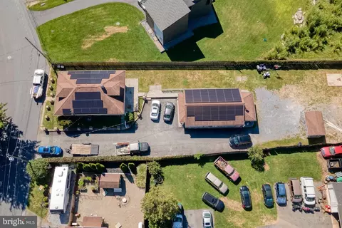 8 Crest Ave, Lancaster, PA 17602