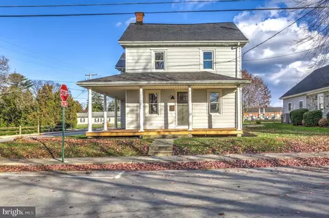 102 S Fulton St, Strasburg, PA 17579