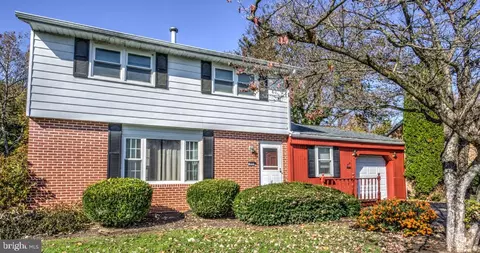 77 Circle Dr, Ephrata, PA 17522