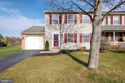 55 Chelmsford Dr, Marietta, PA 17547