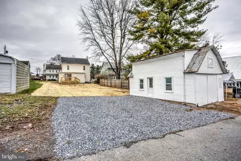 960 Maple St, Lititz, PA 17543 photo 2