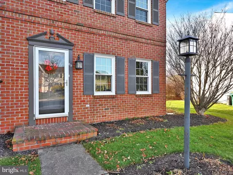 89 Laurie Ln, Lititz, PA 17543 photo 3