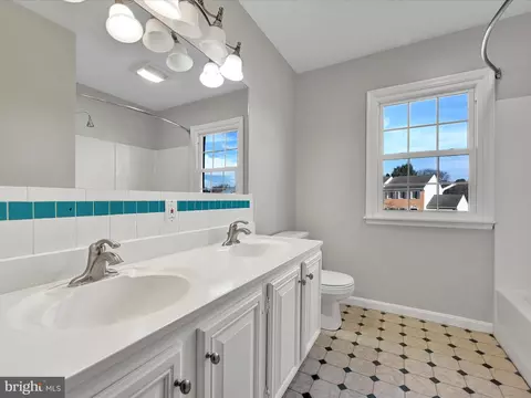 89 Laurie Ln, Lititz, PA 17543 photo 13