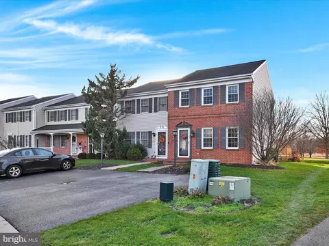 89 Laurie Ln, Lititz, PA 17543 photo 2