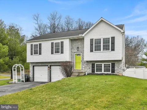 101 Skipjack Way, Bainbridge, PA 17502