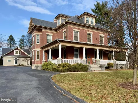 55 W 57 W Main St, Leola, PA 17540