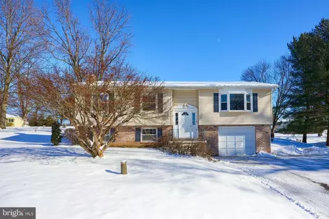 5 Oak Ln, Willow Street, PA 17584