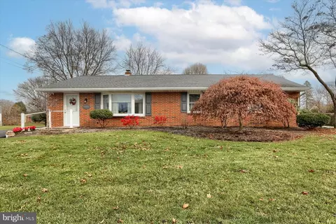 6371 Jeanette Dr, East Petersburg, PA 17520