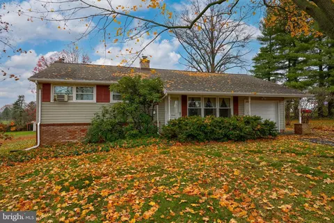 2344 Lancaster Rd, Manheim, PA 17545