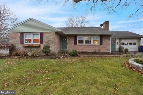 405 Fairview St, Terre Hill, PA 17581