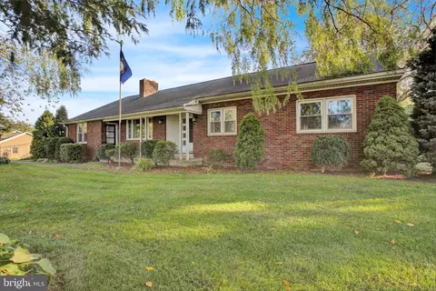 3 Oak Ln, Stevens, PA 17578