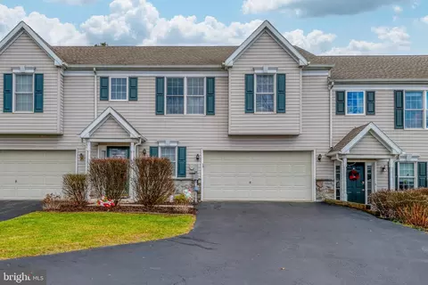 64 Manor Oaks Dr, Millersville, PA 17551