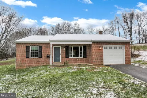104 Holly Ann Cir, Lancaster, PA 17603