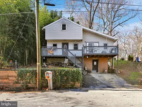 660 Sycamore Dr, Columbia, PA 17512