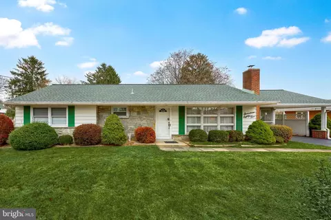 1785 Colonial Manor Dr, Lancaster, PA 17603