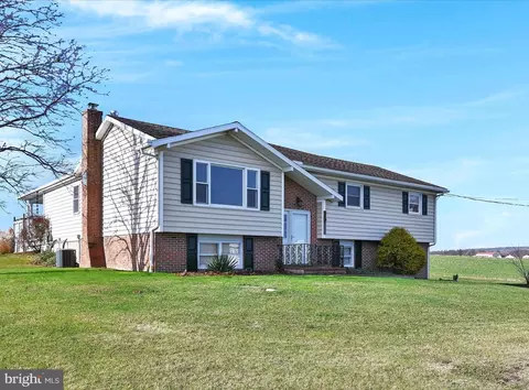 20 Bomberger Rd, Lititz, PA 17543