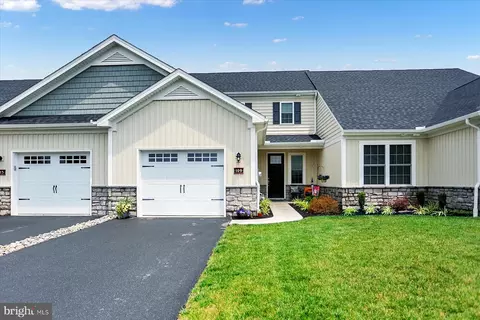109 Copperstone Ct, Millersville, PA 17551