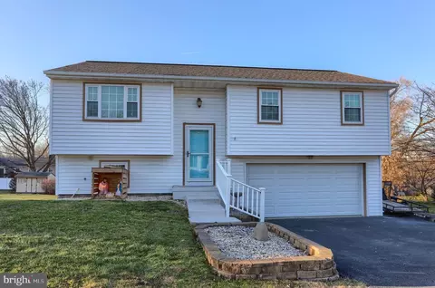 229 Conway Dr, Lititz, PA 17543 photo 3