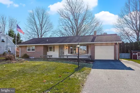 106 Woodlawn Dr, Willow Street, PA 17584