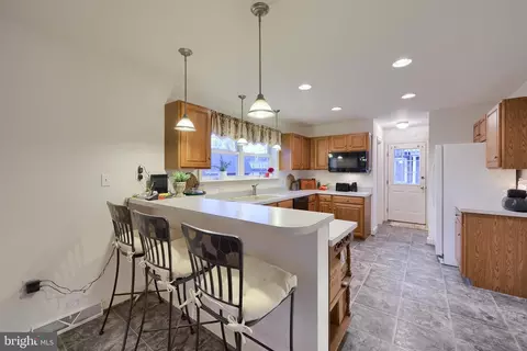 149 S Broad St, Lititz, PA 17543 photo 2