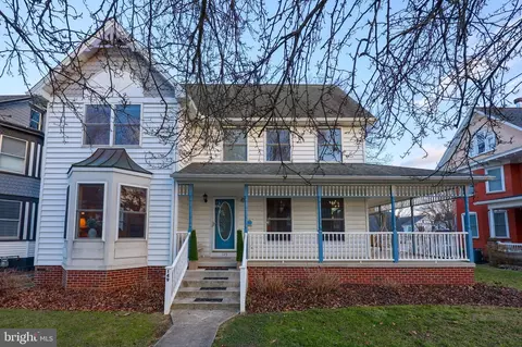 149 S Broad St, Lititz, PA 17543
