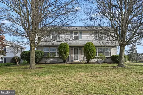 213 N Kinzer Ave, New Holland, PA 17557