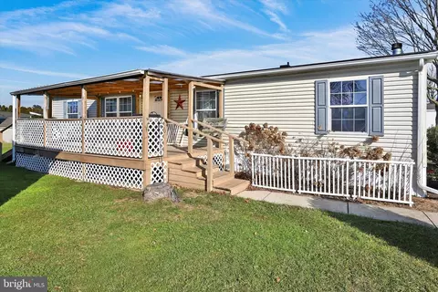 31 Arrowhead Dr, Ephrata, PA 17522