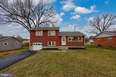 1919 Wabank Rd, Millersville, PA 17551