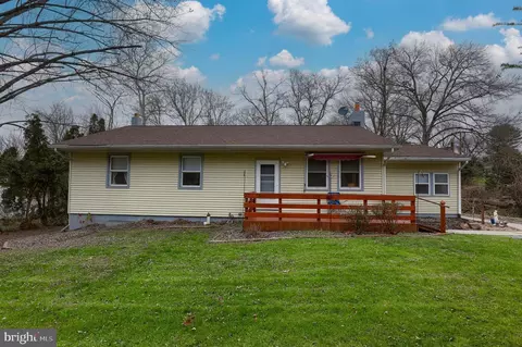 135 School House Rd, Lancaster, PA 17603