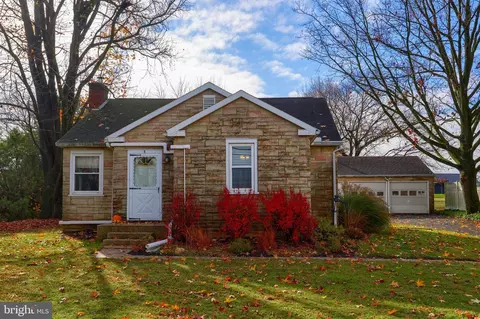 5 W Boehms Rd, Willow Street, PA 17584