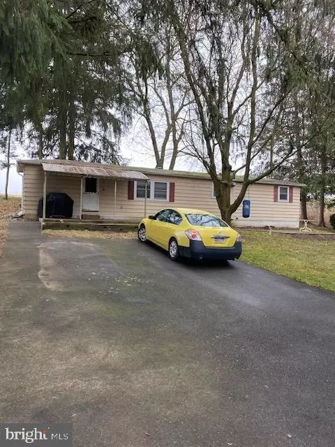106 N Mount Hope School Rd, Willow Street, PA 17584