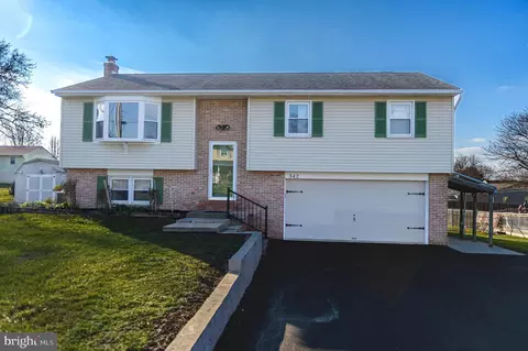 342 Carol Lynn Dr, Willow Street, PA 17584