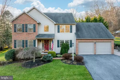 87 Evergreen Rd, Adamstown, PA 19501