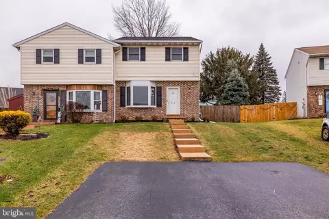 246 Riverview Dr, Ephrata, PA 17522