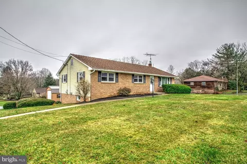 1 Appaloosa Dr, Lititz, PA 17543 photo 2