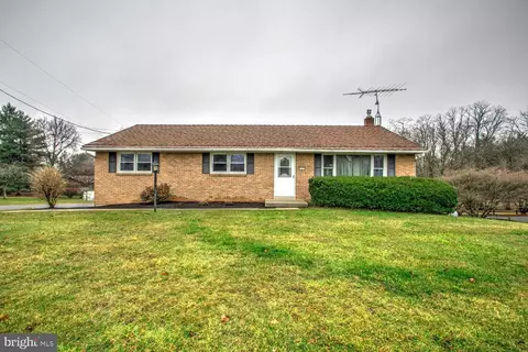 1 Appaloosa Dr, Lititz, PA 17543